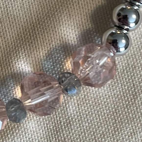 NWT Tocara Nathalie RB01139 Hematite Pink Crystal Bracelet. - Picture 2 of 4